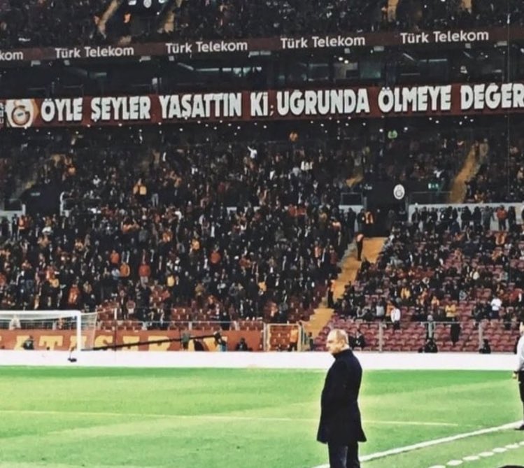 IsmERDEMR's tweet photo. "Herkesin
Bir umudu vardır,
Bir savaşı,
Bir kaybedişi,
Bir acısı,
Bir yalnızlığı,
Bir hüznü…
Çünkü herkesin bir gideni vardır…
İçinden bir türlü uğurlayamadığı…"
#FatihTerimDontleaveus https://t.co/yqjI6oB0Za