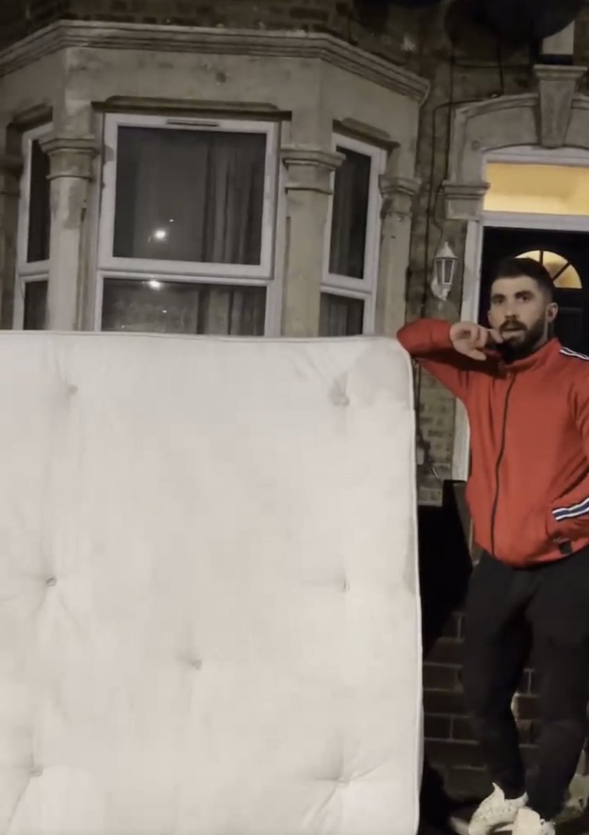 MUSIIM_T's tweet photo. @NewhamLondon when it’s Night everything comes out. These couples thrown beds, mattresses and Sofa on Newham Streets. Why you thing it’s a Mess on Newham Streets @NewhamRecorder #flytipping #throwningrubbish #newham #Newham #newhamflytipping https://t.co/4c1edKCW3U