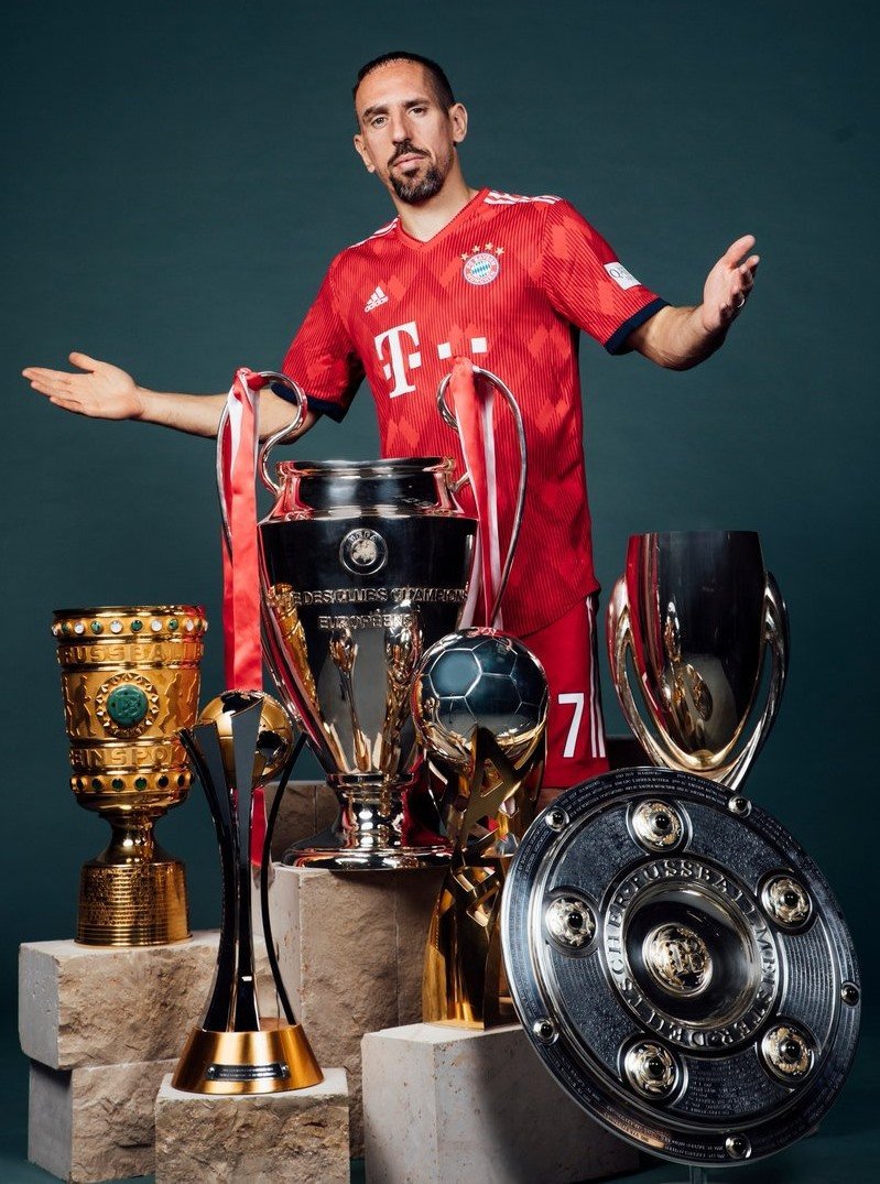 Il y a 9 ans jour pour jour, Franck Ribéry terminait sur le podium du Ballon d'Or alors qu'il avait absolument TOUT GAGNÉ ! 😔

Une injustice pour le joueur français, qui avait réalisé une année incroyable au Bayern Munich.