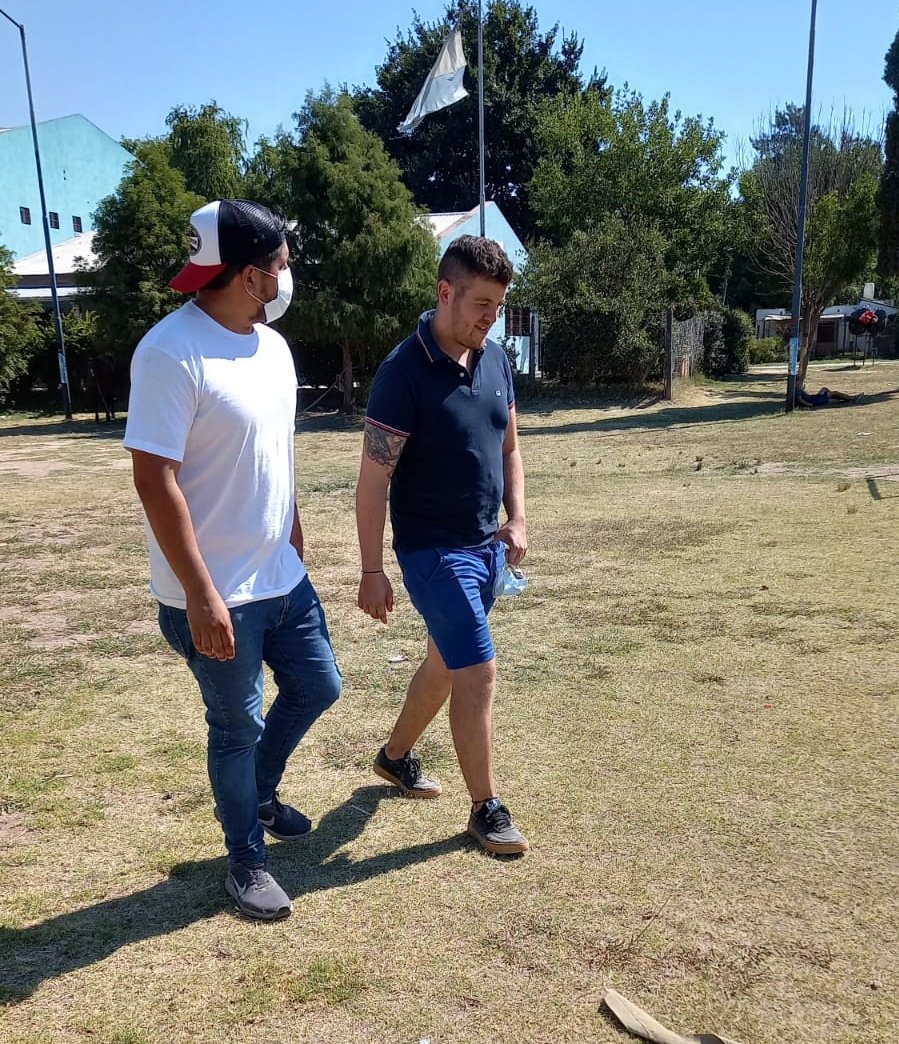 jorrjuarez's tweet photo. La desigualdad que sufre Pilar, la grieta más triste y verdadera. La que no deja de crecer y por la que parece no van a mover un dedo para que los vecinos y sus barrios salgan adelante. 

De punta a punta, caminando Pilar, como siempre. 

📌B° Río Luján, Fátima.
👉🏽@JuntosxPilar_ https://t.co/Y9g7Ijwcmv