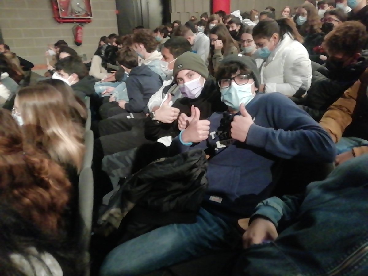 Avui els alumnes de 3r fins a Batxillerat del <a href="/SunsiMora/">Institut Sunsi Móra</a> hem anat al teatre Poliorama a veure "T'estimo Si He Begut". Ha sigut un gran dia! #cultura <a href="/ajcanetdemar/">Aj. Canet de Mar</a> <a href="/radiocanetdemar/">Ràdio Canet</a>