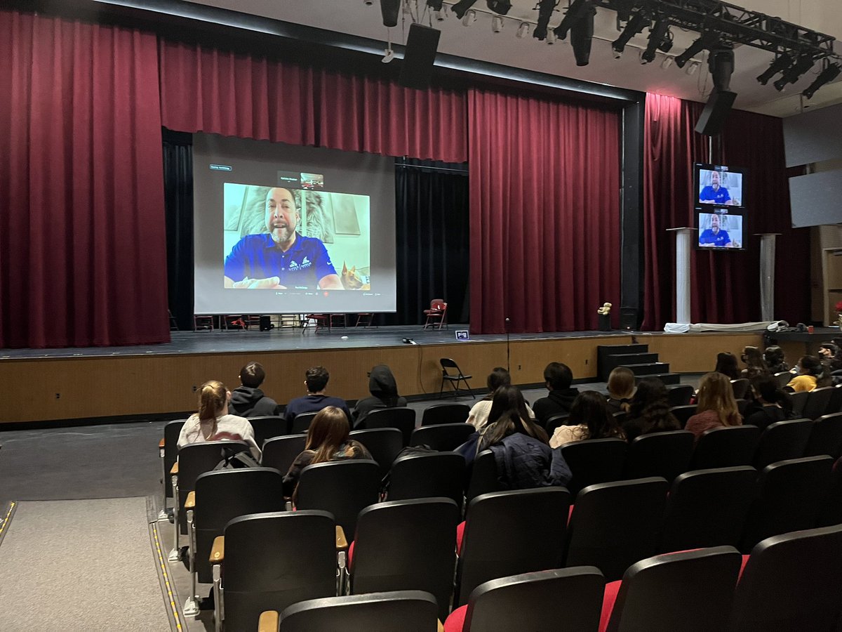 fsclafani91's tweet photo. What a honor it was for our students to hear GySgt McQuigg tell his experiences in Iraq while serving with our very own Cpl Mr. Fretz.   Thank you to all our Veterans.  ❤️🇺🇸 # mineolaproud #HonorourHeroes  @mineolahs @JFretzMineolaHS  @Organized4Chaos https://t.co/KdSYT1z1np