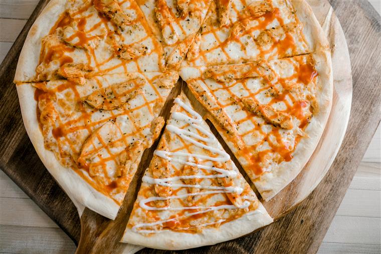 Warm-up with our Buffalo Chicken Pizza 🔥🍕 . . 🍕 https://t.co/Lrizz3iEcq .