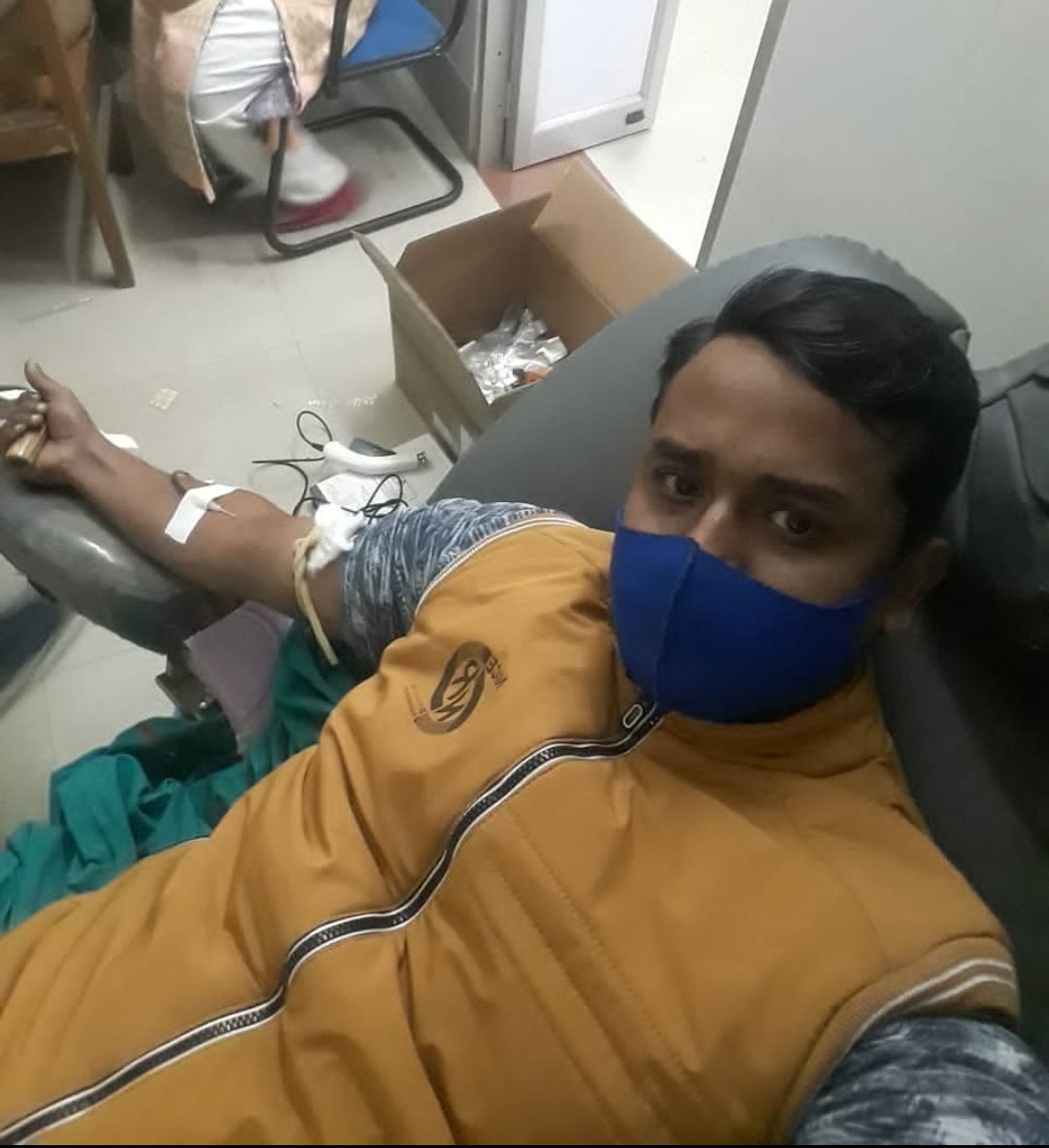 Sumanta4AAP's tweet photo. Volunteer of @AamAadmiPartyWB, Subhankar donated blood for Bikaner-Guwahati Express accident victims at Jalpaiguri. 

#AAPians are always ready to serve people in need. #Respect

#AAPinBengal @ArvindKejriwal @AamAadmiParty @dilipkpandey #JalpaiguriTrainAccident #Jalpaiguri #AAP https://t.co/jsw5TkDYgO