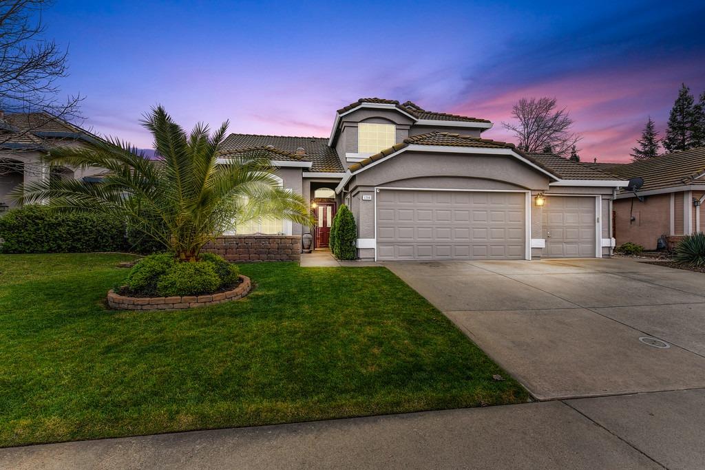 You have to see this home! 4 BD/ 3 BA in Roseville. Call/text/DM me for details.  cpix.me/l/136998894