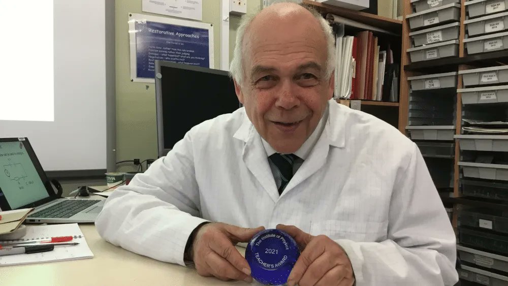 “Outstanding” physics teacher wins national award buff.ly/33hcfD5