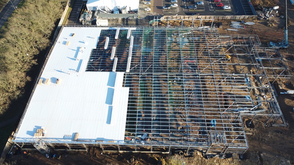 GaleConstLtd's tweet photo. #Morrisons #Clacton Phase 1 roof progressing well for @Princebuild clad in @KingspanIP_UK #Topdek
#roofing #cladding https://t.co/o1qNQDeAgh