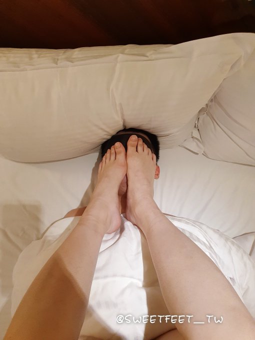 考完期末💯 終於能好好放鬆了😘 想看更多歡迎訂閱Onlyfans唷～  #戀足 #足控 #footfetish #footjob https://t.co/e36g1VaVgh<a href="/tag/%E6%88%80%E8%B6%B3"class="tags">#戀足</a><a href="/tag/%E8%B6%B3%E6%8E%A7"class="tags">#足控</a><a href="/tag/footfetish"class="tags">#footfetish</a><a href="/tag/footjob"class="tags">#footjob</a>