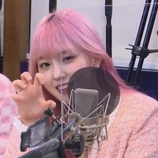 0200FEED's tweet image. 