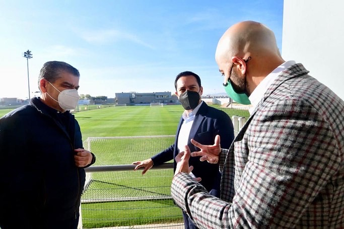 Un gusto recibir en #Torreón a mi amigo el gobernador <a href="/MauVila/">Mauricio Vila</a> para anunciar la Copa Internacional Santos Laguna - Yucatán 2022 🏆 🇳🇬⚽️ que se llevará a cabo del 16 al 21 de marzo en la ciudad de #Mérida.