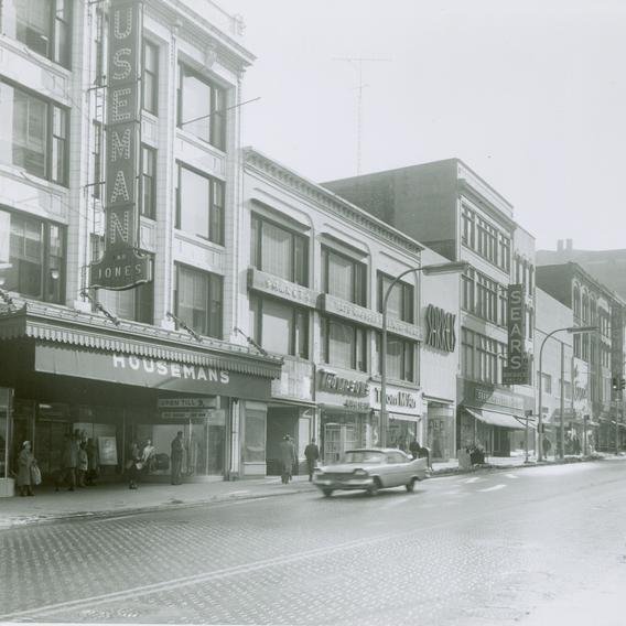 GRapidsBallet's tweet photo. Happy #ThrowbackThursday! Did you know the first building that housed our organization was the second floor of Houseman’s Department store? #GRB50 Click on the link to learn more https://t.co/rvyAPHcM48. https://t.co/sw78PKKzb9