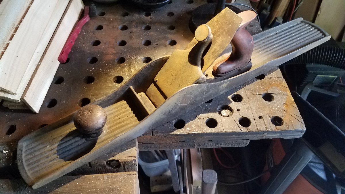 NickMilanovich's tweet photo. The first #restoration of 2022. This one is a Chaplin jointer #handplane from the 1880s/90s. It's now clean and fully functional.
#handplanes #tool #tools #handtool #handtools #vintage #vintagetools #antique #woodworker #woodworking https://t.co/ctnGnsCtqF