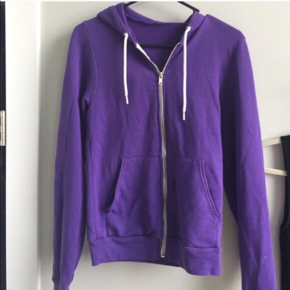 LouisStaples's tweet photo. the chokehold that this American Apparel hoodie had over gay men in 2008 https://t.co/OkcfJpvkqC