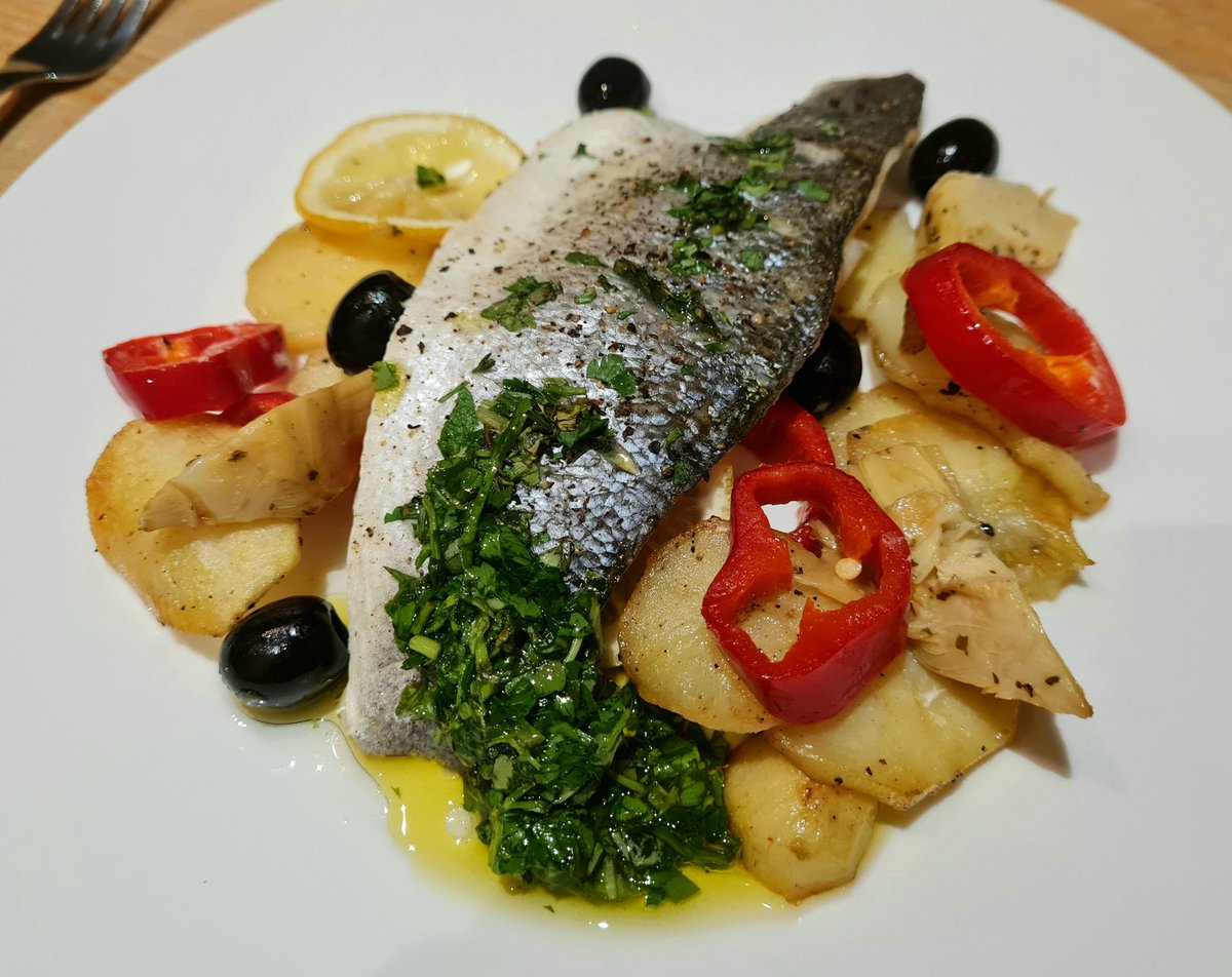professor_dave's tweet photo. Seabass Traybake
This is the official 'variation' on the #TwEatTogether recipe (also with added jarred artichokes). It's so easy to put together and so tasty - if there's one recipe you must cook from my books, it's this! You can also find it in the 99p eBook taster #TwEatFish. https://t.co/UteWGx2vWU