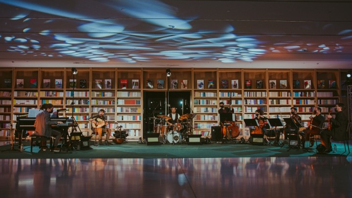 amna_news's tweet photo. #LighthouseSessions: Η σειρά συναυλιών του @SNForg επιστρέφει για δεύτερη χρονιά
https://t.co/0JZSAGU9tu https://t.co/aBNKsxJY9O