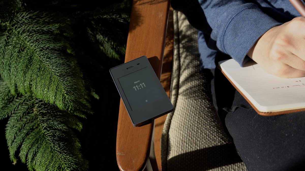 kennytjay's tweet photo. when I start to lose awareness and my hands/fingers get itchy to grab the nearest thing nearby (aka phone) i knew it was time to make habitual change.
I fell in love with the purpose and aesthetics of @thelightphone, call/text/gps. That’s it.
#goinglight https://t.co/CdUH4fm6HP