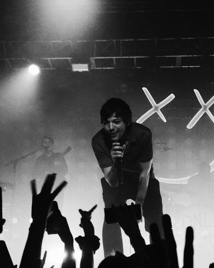 19 days to listen to "walls" on louis tomlinson's wonderful tour, knowing that I am part of his first solo tour makes me the happiest in the world, louis i love you with all my heart <3