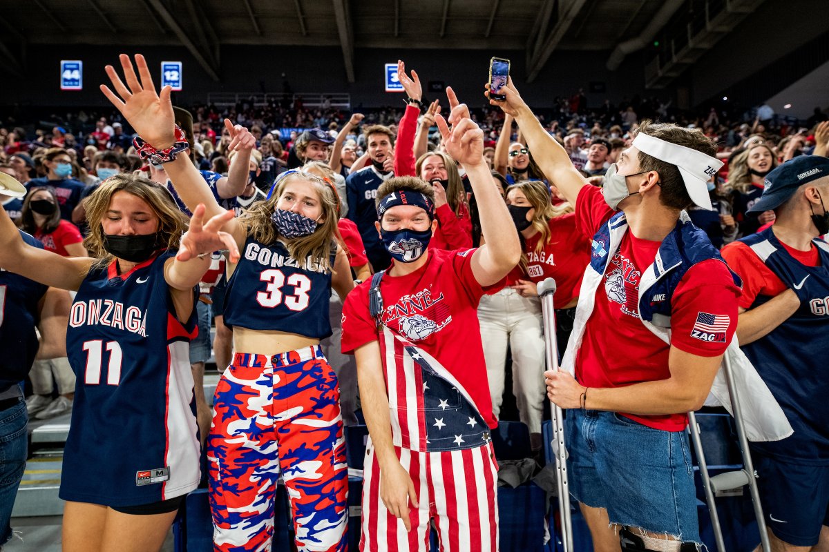 ZagFirstYear's tweet image. Hey Zags! First game back today! The NSFP office hopes everyone has a great time either in the kennel or watching on TV. Make sure and wear your mask to keep everyone around you safe. Go Zags! #BeAZag #ZagOn #ZagUp #HowToZag