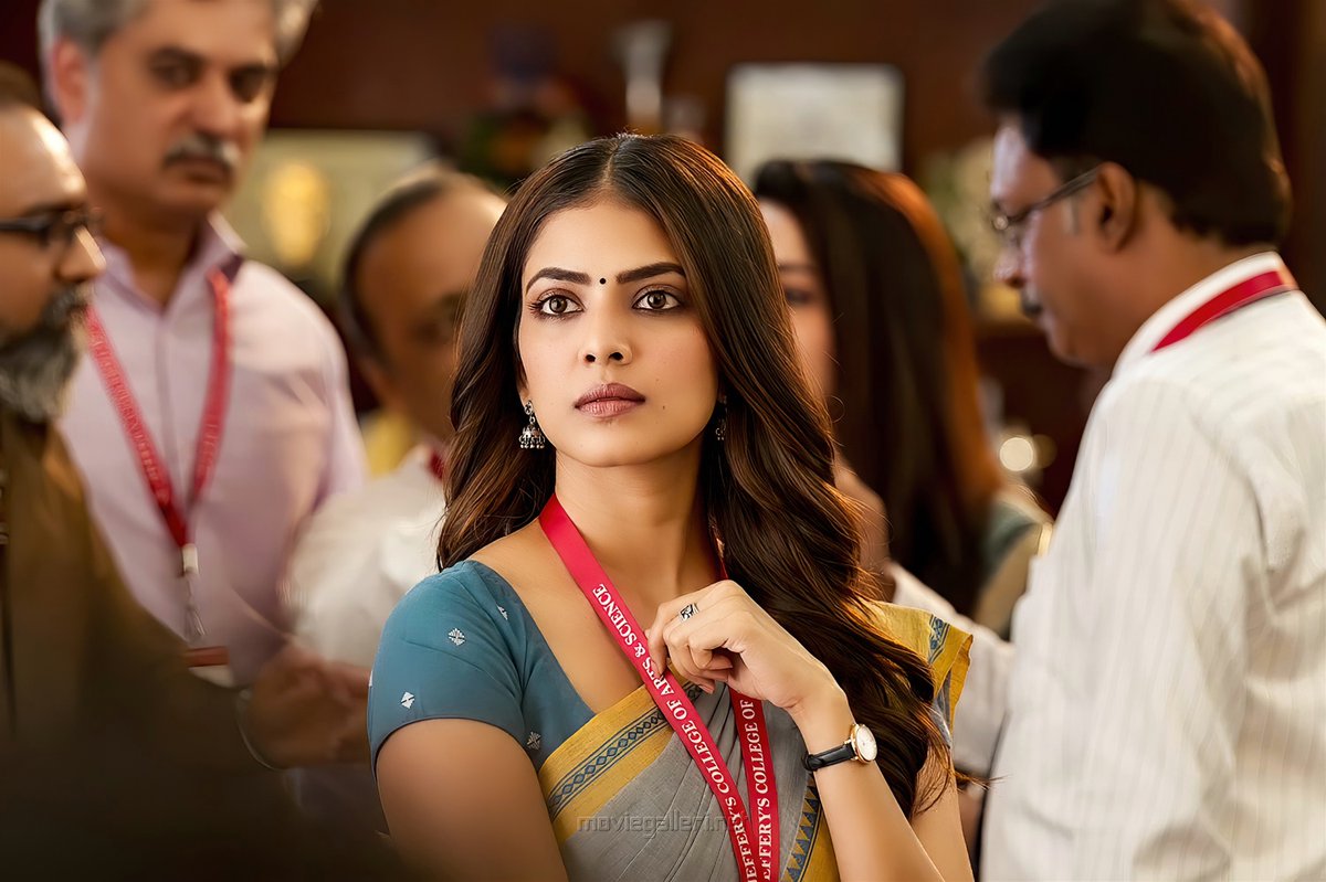 kritis_admirer's tweet photo. #1YearOfMaster
A film which made me huge fan of South Movies, this movie will always remain close to my heart as #Master introduced @MalavikaM_ to me π₯Ίπ
Malavika, you're versatile actress!π
My heart melted on the very first scene of yours π
Your smile is my happiness π₯°π https://t.co/sid60oGlNJ