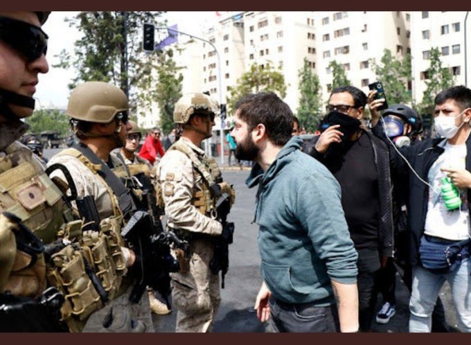 Brenda67725's tweet photo. Donde esta el respeto por nuestros carabineros y soldados de nuestra Patria @Ejercito_Chile ??? Chile se viene abajo de a poco, que pena y rabia a la vez 😪. La delincuencia se está apoderando de Chilitoo como un cáncer 💔 #NoAlIndultoDelincuente https://t.co/N2PPXVGIQw