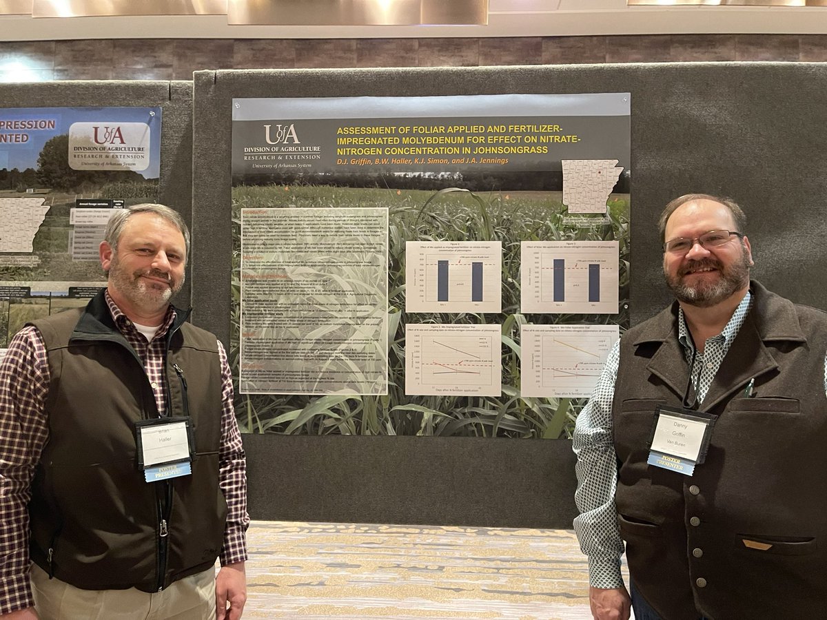 faulkneruada's tweet photo. Our agents represented @AR_Extension at the @AmericanForage national meeting this week in Wichita, KS. They presented posters on projects they worked on this past year. Great job by our agents! #OzarkDistrictAg @BobScottWeedDr @AgWriterArk @whithaigwood @haller_brian https://t.co/Oc1tyZB09C