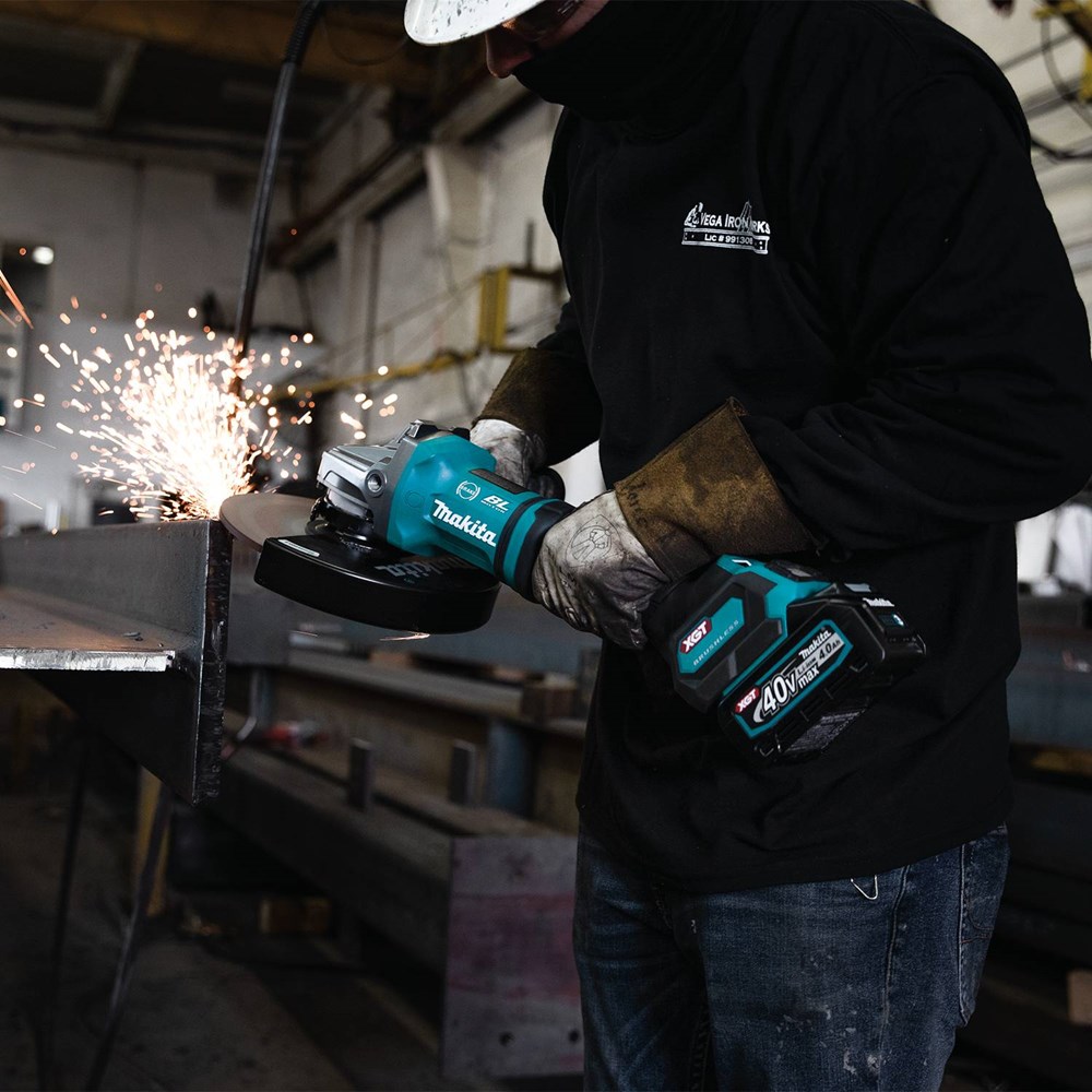 MakitaTools's tweet photo. XGT continues to expand with 50+ 40V and 80V max cordless tools and equipment, from demo hammers, rotary hammers and power cutters to drills, impact drivers and more. Don’t forget grinders: XGT has it covered, from 4-1/2” to 9” #makitatools #makitausa #xgt #XGTsystem https://t.co/X0tWAwLAzs