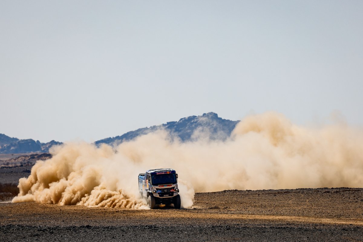 KAMAZmasterTEAM's tweet photo. SS11 #Trucks #Dakar2022 #Kamazmaster https://t.co/jKsYosn5n5
