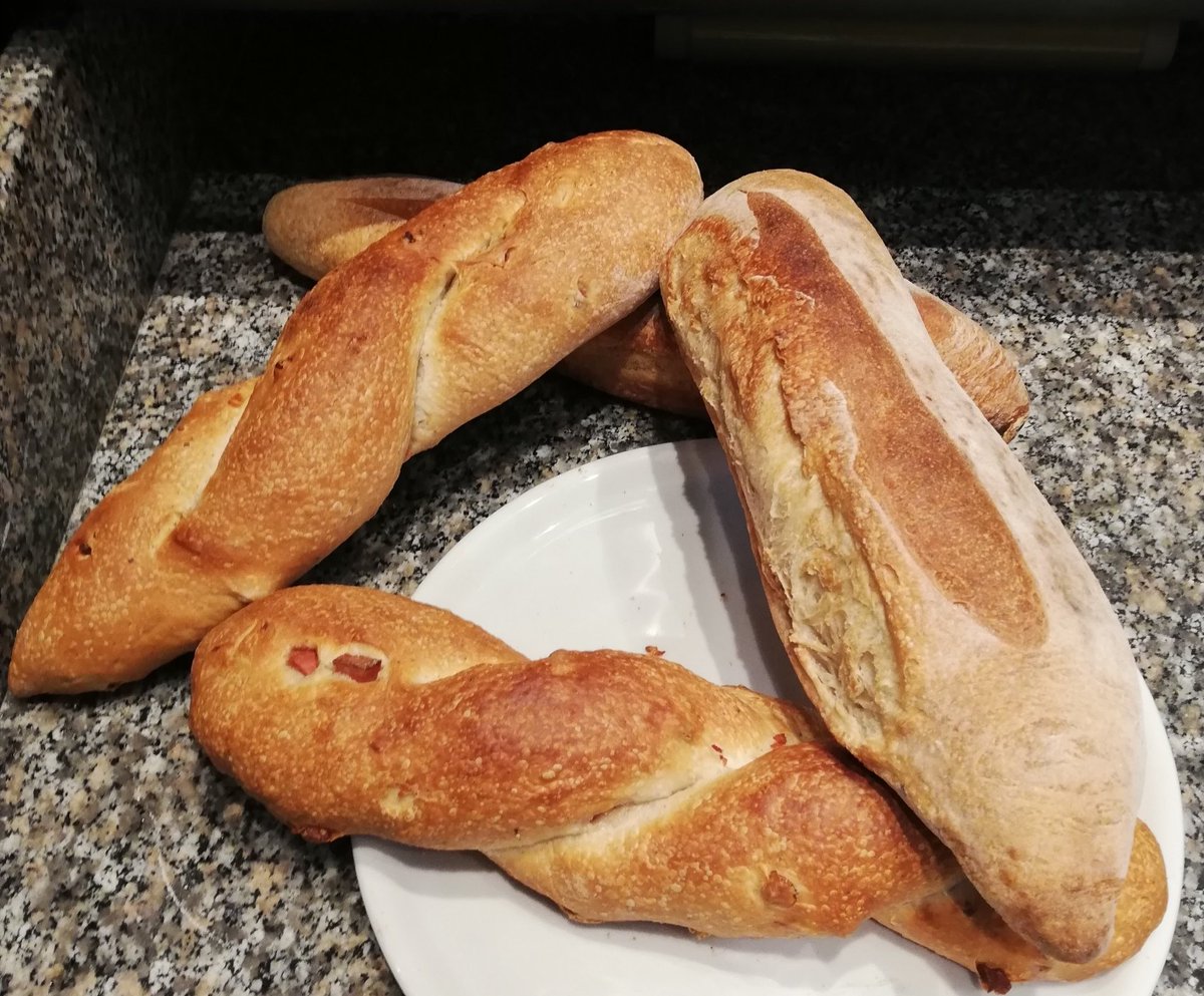 PizzaMarios's tweet photo. Acqua farina e tanto amore. #pane 🥖 #panerustico #Food #foodpizza #bread @MolinoCaputo #Sorrento #RistoranteDonnasofia https://t.co/S6YeXUCnjz