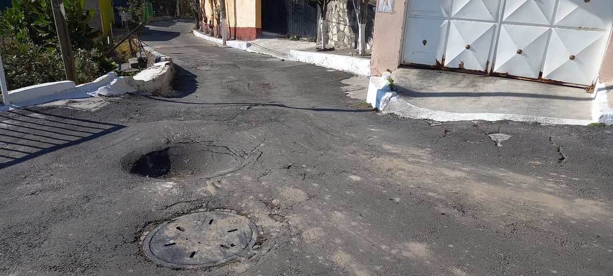 emedina_'s tweet photo. Buena tarde, donde poder reportar un agujero que esta haciendo en C. Puerto progreso Col. Ampliación piloto, cabe mencionar que es el acceso principal de la calle @lialimon @LaPilotoCDMX @PCAlvaroObregon @AlcaldiaAO https://t.co/yHJlHRZBO0