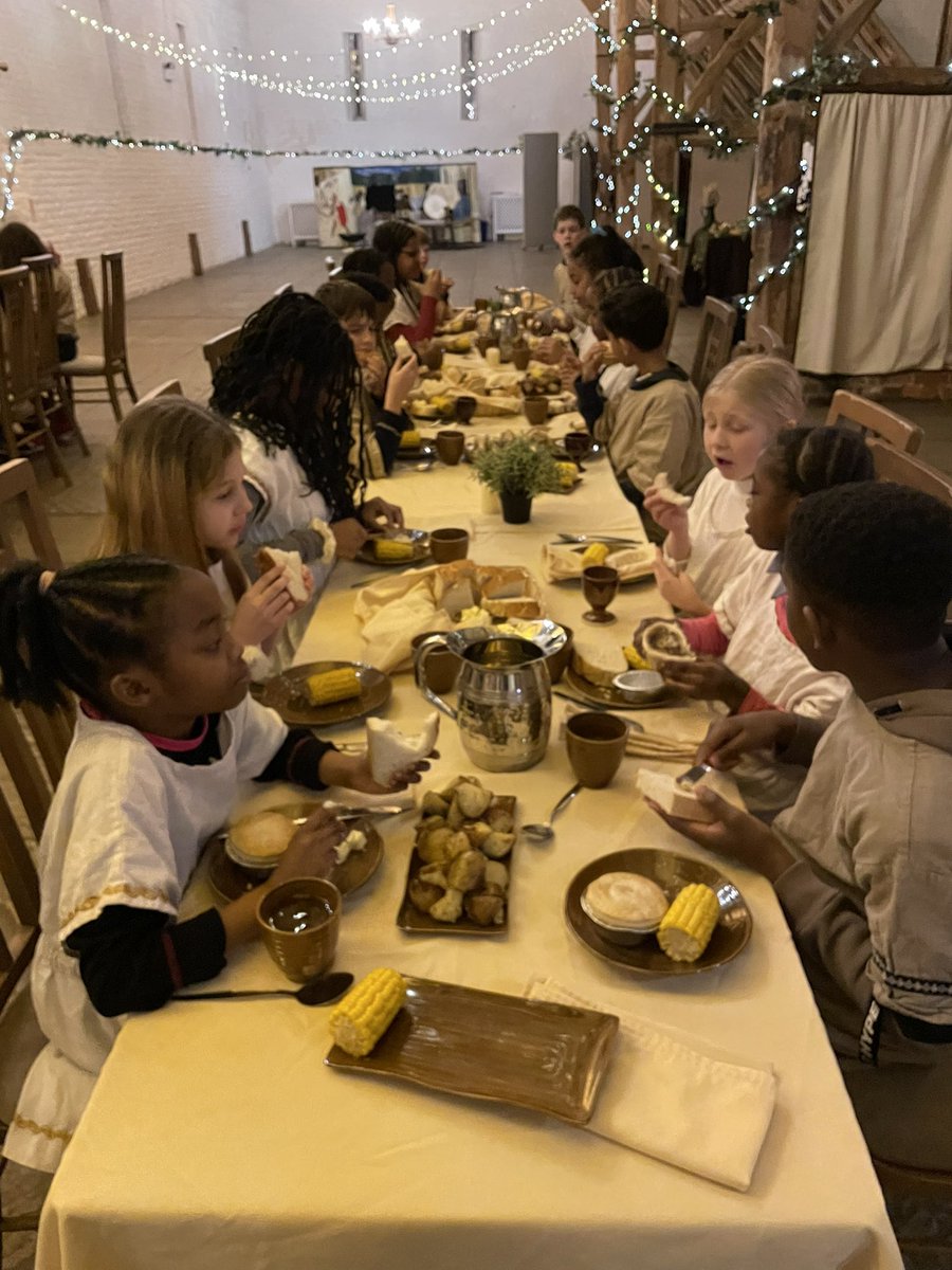 bonnevilleps's tweet photo. Will the royal feast givers allow their Roman soldiers to enjoy their Roman banquet? #RottenRomans https://t.co/sNxcpDRqLH
