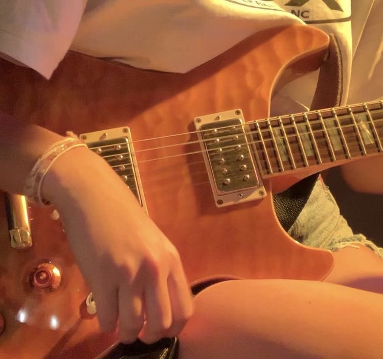 jakey4lyf's tweet photo. Can I Sing For You?

jake sim (sjy) x oc au

An aspiring musician was utterly bored and spared her free time singing to random strangers online. Interacting with them was dull at first, not until she ran across someone who appreciated and adored her singing more than anyone else. https://t.co/P4RXDnMFav
