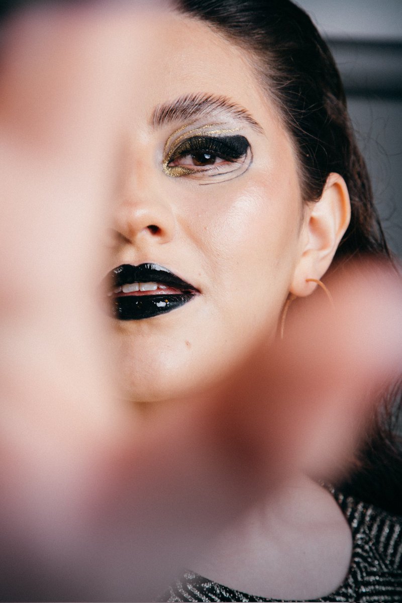 Itxlia2000's tweet photo. Mi primer shooting de maquillaje editorial 🖤 #makeupartist #mua #makeup #makeuplover https://t.co/xC7AsJNTJu