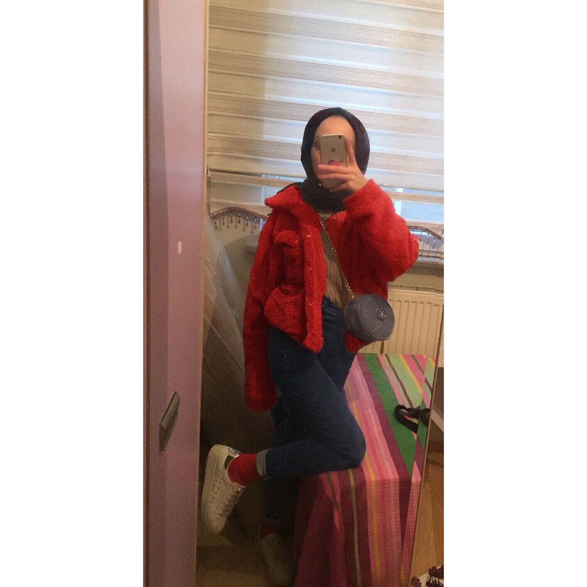 SezennDumann's tweet photo. #YeniProfilResmi hem de #fileçorap sız, kırmızı çoraplarimla😆 https://t.co/EZD2IYLKei