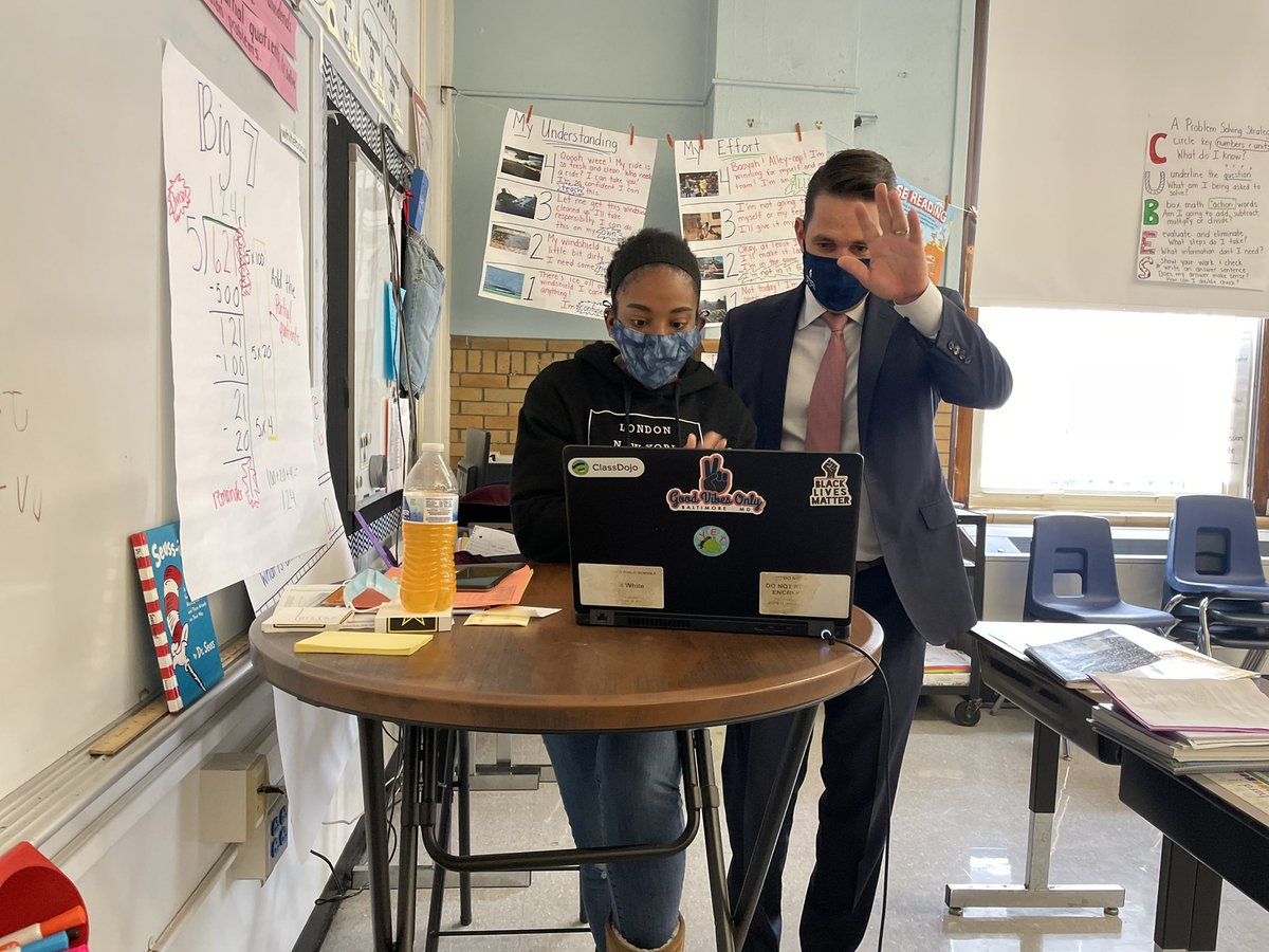 👋🏽 HI FRIENDS | <a href="/JCPSSuper/">Dr. Marty Pollio</a> stopped by <a href="/SempleStars/">Semple Elementary</a> this afternoon to surprise staff and say hi to students in their virtual classrooms! 🎉 Our schools are rocking NTI this week! Keep up the great work! 🥳 #WeAreJCPS