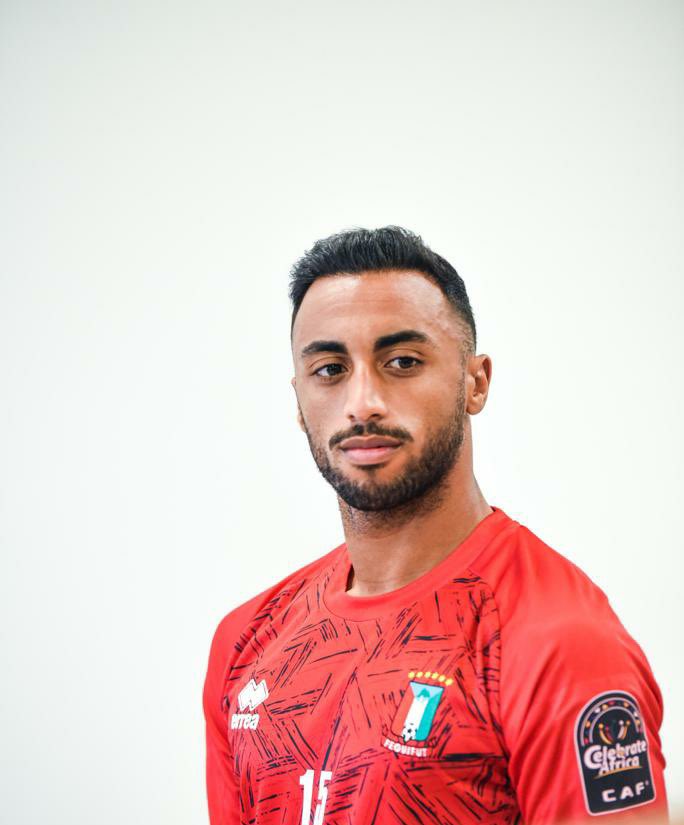 fielescadistas's tweet photo. Ayer debutó @carlosakapo en la #Afcon2021 y el @Cadiz_CF no ha puesto ningún tweet ni haciendo referencia a su internacional, ni deseándole la mejor de las suertes. Buena suerte Carlos, tus aficionados si se acuerdan de ti. #Nzalang 🇬🇶 https://t.co/JkrUYgsFV3