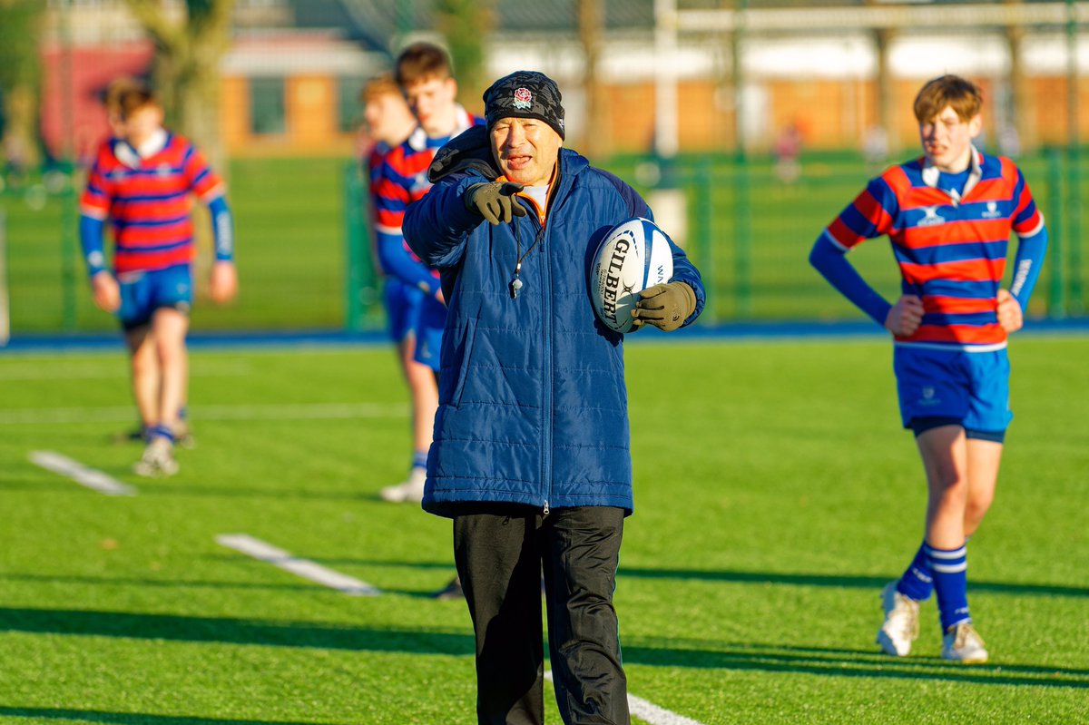 WarwickRugby's tweet photo. The Blue &amp; Whites had the privilege of getting coached by England Head Coach Eddie Jones yesterday. From u11 - u18 enjoyed sessions with Eddie. #respect #topclasscoaching #schoolsrugby #blessed #neverstoplearning #warwickschool #topclasscoach 🔵⚪️👌 https://t.co/z8pnik15Ul