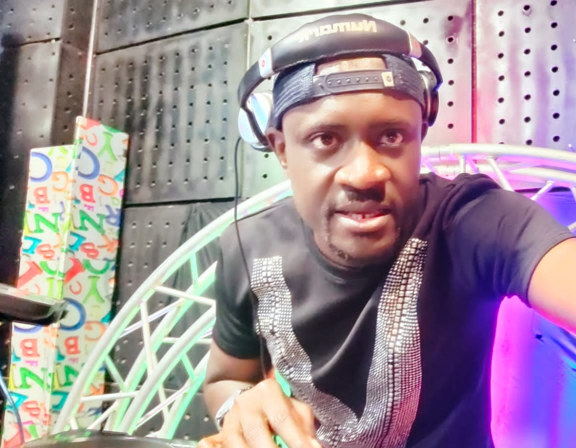 Babz_headmaster's tweet photo. #partyAllDjs is about to happen..
10pm @ktnbtv @ktnhome_ https://t.co/ztk8r85G9G