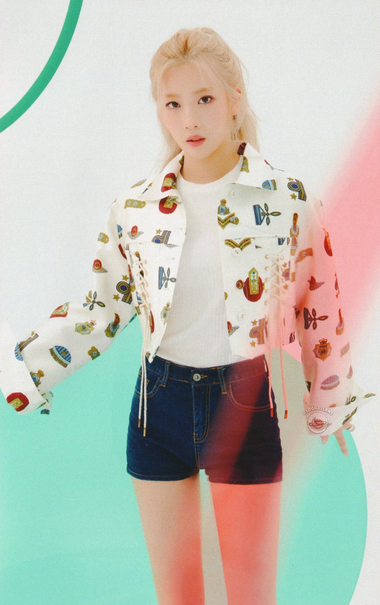 Hula Hoop Album - Version A
» Haseul
» Yeojin
» Vivi
» Kim Lip