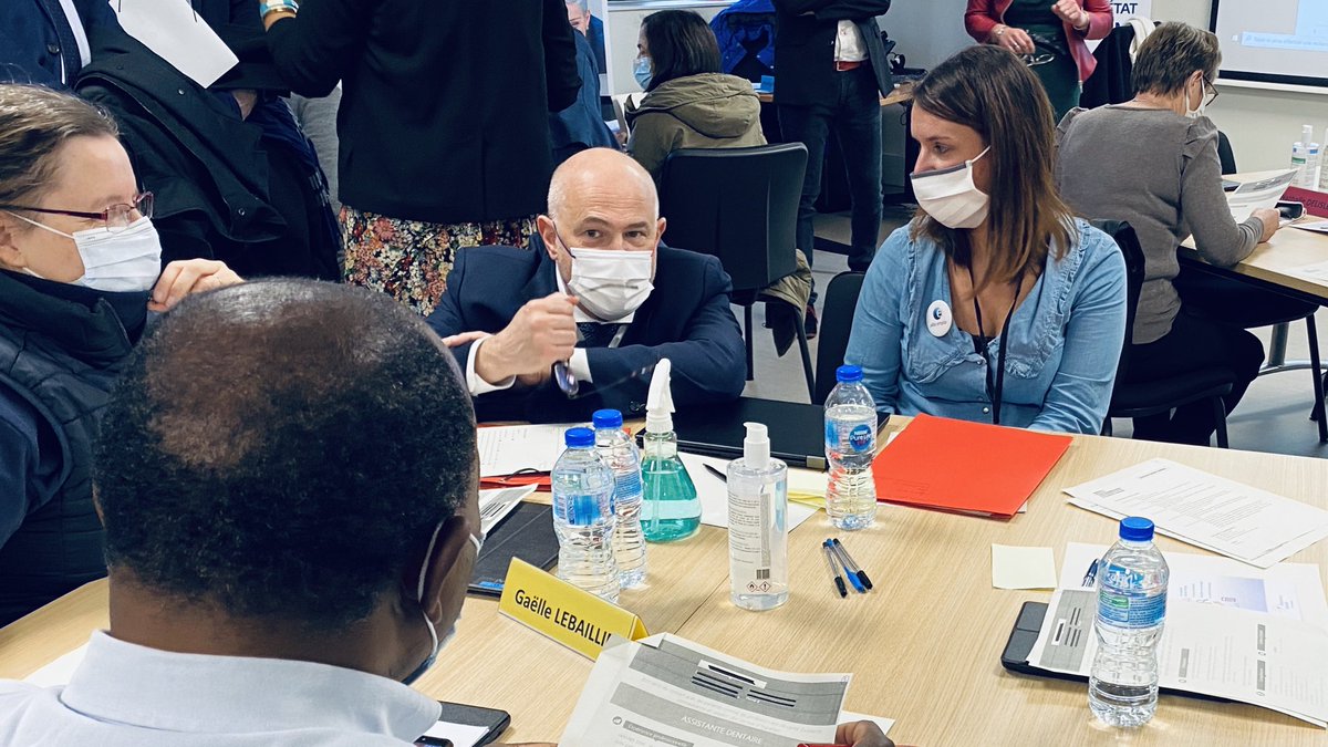 pietraszewski_l's tweet photo. A Rouen, j’ai aussi assisté à un atelier ⁦@pole_emploi⁩ pour les seniors confrontés au chômage de très longue durée. 

Ils sont une priorité du parcours de remobilisation mis en place par le ⁦@gouvernementFR⁩. Avec un objectif : un suivi sur-mesure. #emploi https://t.co/eKoSbXWlgK