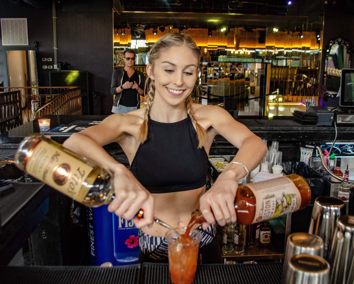 CHARLESTONMIX's tweet photo. It's called the pre-weekend, and yes it's okay to enjoy an extended lunch break. π
#thirstythursday #bloodymary #charlestonmix #almostfriday #weekend #weekendvibes #preweekend #drinksoftwitter #nashville #musiccity https://t.co/3tTTntQVX0