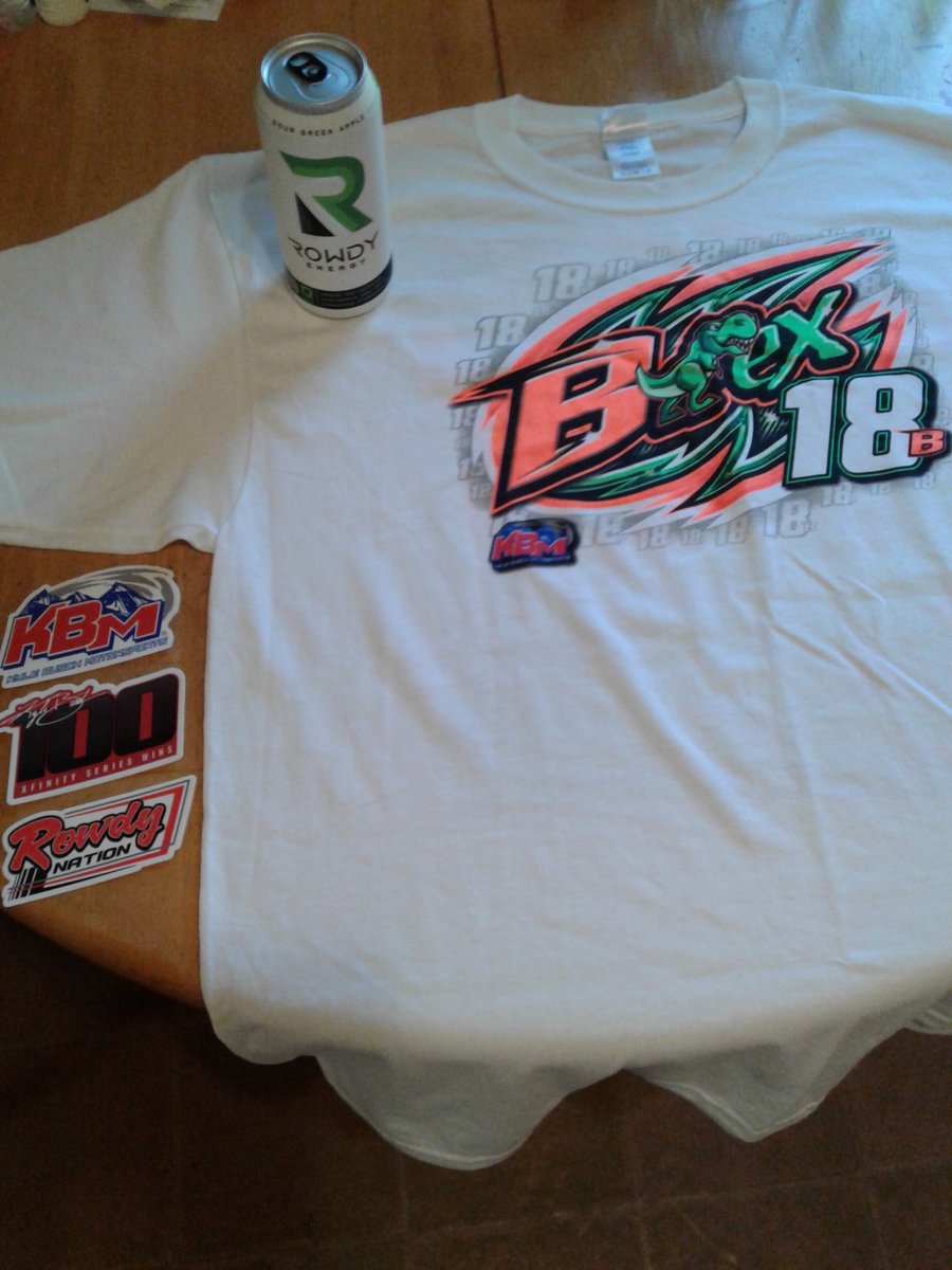 CandyManFan18's tweet photo. @KyleBusch I got mine! And a little something extra. https://t.co/bgs4Ws7QrW
