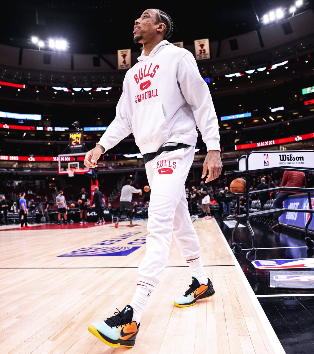 Give Chicago an All Star Starting Duo!

Today votes for <a href="/ZachLaVine/">Zach LaVine</a> to #NBAAllStar counts as 2!

Retweet to vote!