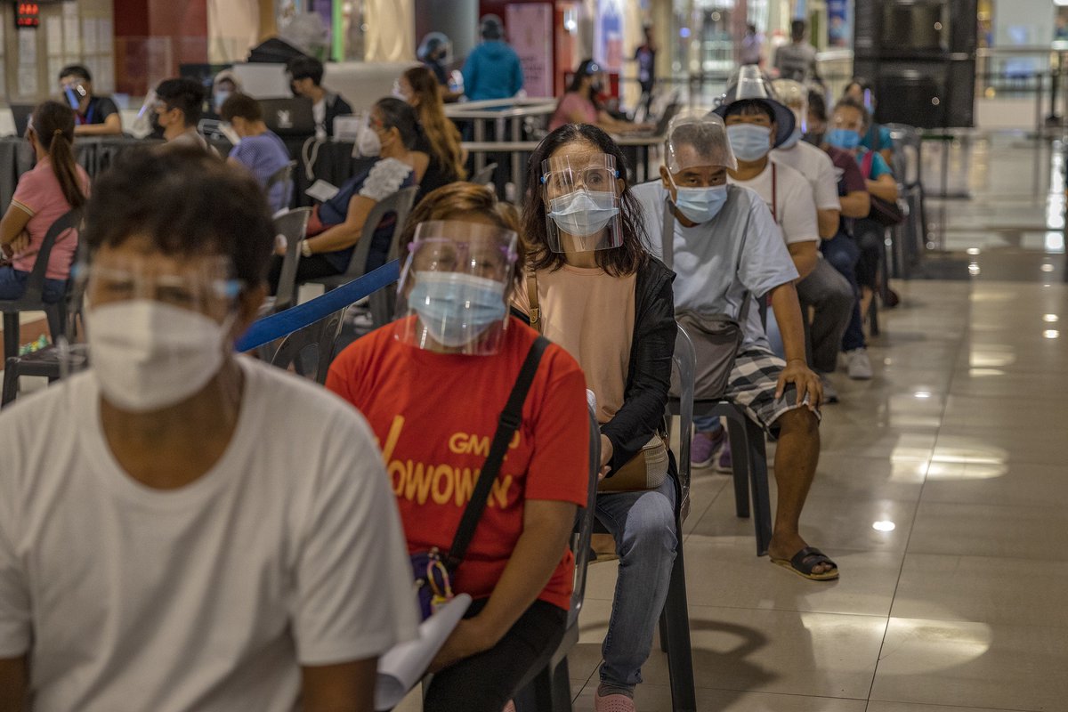 About 55% of the total population of developing economies is vaccinated, compared with more than 75% in advanced economies. More on vaccine inequities and other emerging challenges discussed in the latest #WBGEP2022: wrld.bg/1ZoQ50Hs5J9