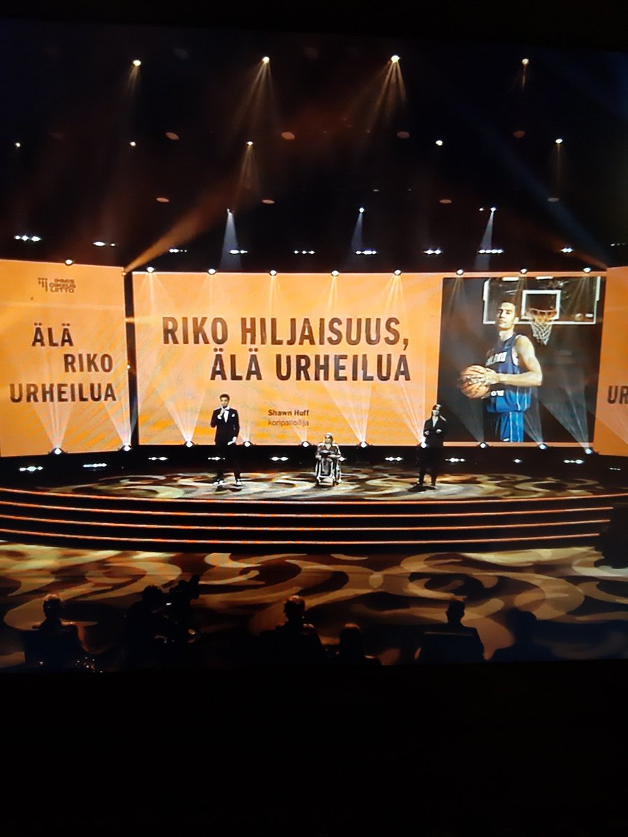 "#ÄläRikoUrheilua-kampanja on yksi vuoden merkittävimmistä urheiluteoista." Kiitos upeista puheenvuoroista <a href="/Shuff247/">Shawn Huff</a> @KotajaAmanda ja Senni Salminen <a href="/urheilugaala/">Urheilugaala</a> ! 🔥🔥🔥 

#urheilugaala #UG22