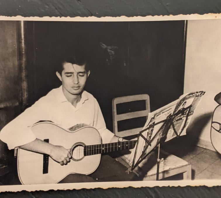 ErnieLlime's tweet photo. That's me sometime in the mid-60s.
#WritingCommunity #writers #authors #books #pdf1 https://t.co/Bo8AqOwEcq