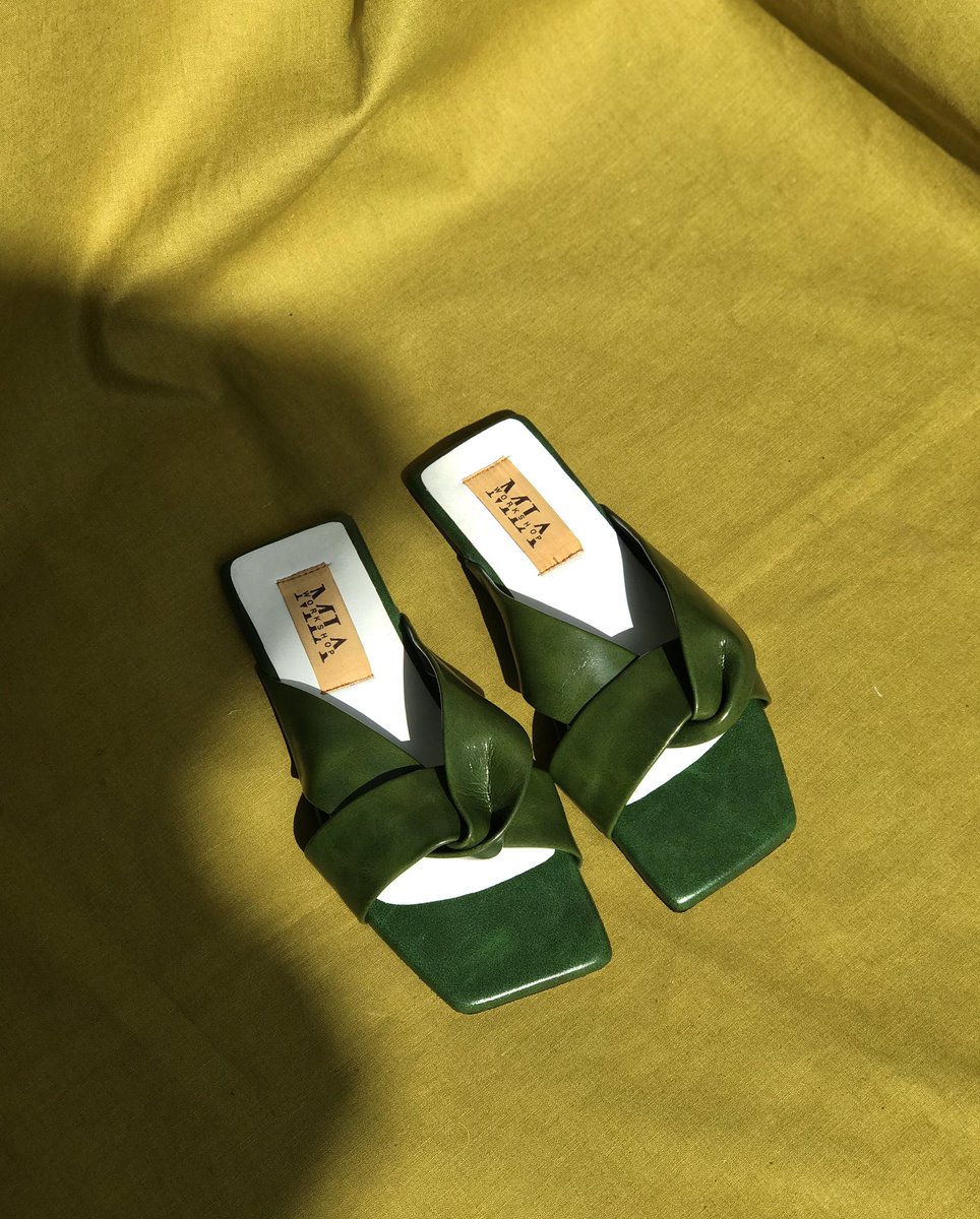 MIAWORKSHOPng's tweet photo. NSE:
A  Lightweight and Quintessential fit for summer!☀️ available in black, green,orange and nude
Price :10500
Available in sizes : 35-44 EU https://t.co/M5cwD3r2w8