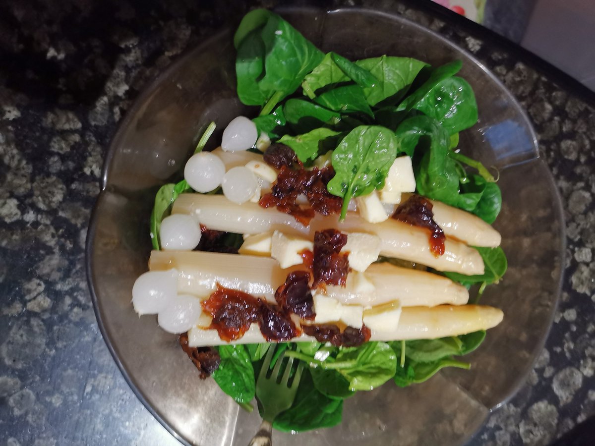 anuskaf74's tweet photo. Acompañamiento, tentempié media mañana o media tarde
#Esparragos ( #igpNavarra #dia ñam ñam) 
#espinacas #florette (son para ensalada y están muy buenas)
#cebolletas #masymas
#AOVE ( eco #carbonell 😋😋😋)
#ciruelaspasas (#eroski)
#quesoasturiano
Sin sal ni vinagre 😉 https://t.co/LphTeC08oR