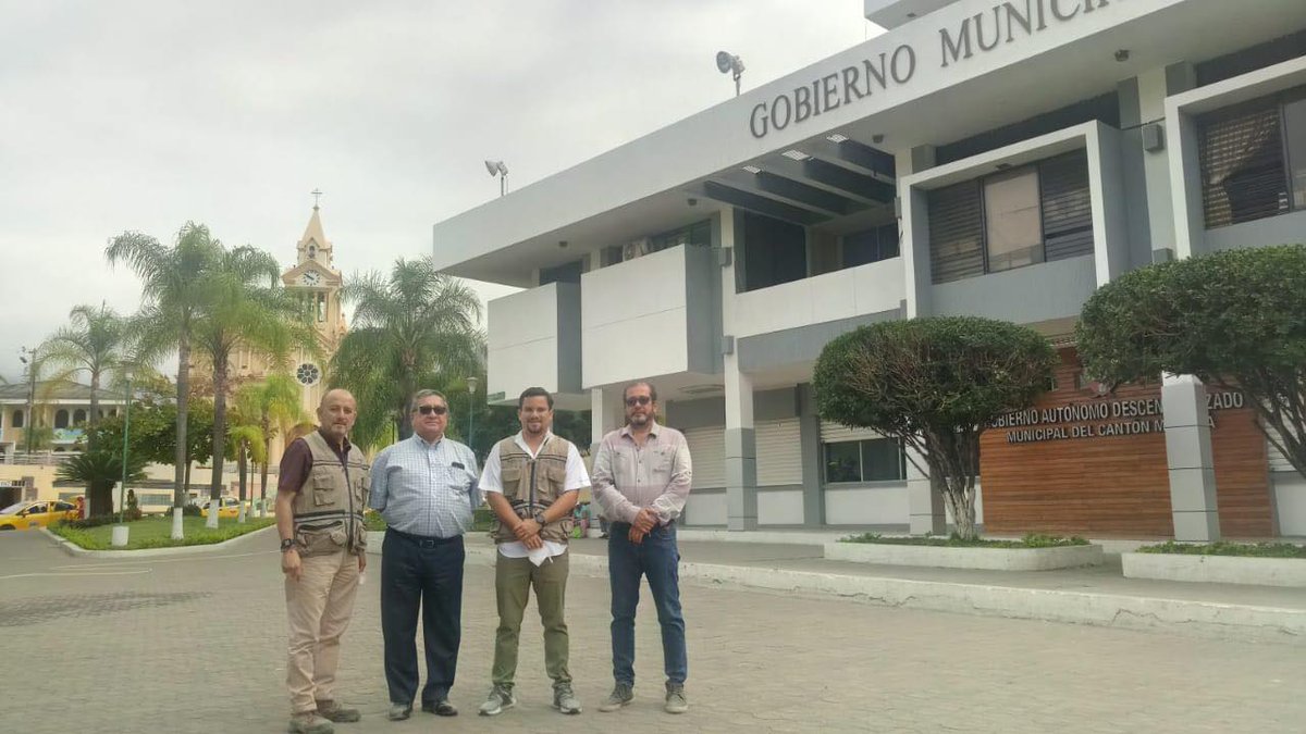 desarrollourbep's tweet photo. Gerente General #CasaParaTodos, Andrés Pino, recibió en Sesión solemne por parte del Alcalde de #Macará, Alfredo Suquilanda, agradecimiento por aporte brindado del #GobiernoDelEncuentro y labor del Ministro @dariovherrera, en Proyecto para familias vulnerables
#JuntosLoLogramos🇪🇨 https://t.co/4klFYLjwqc