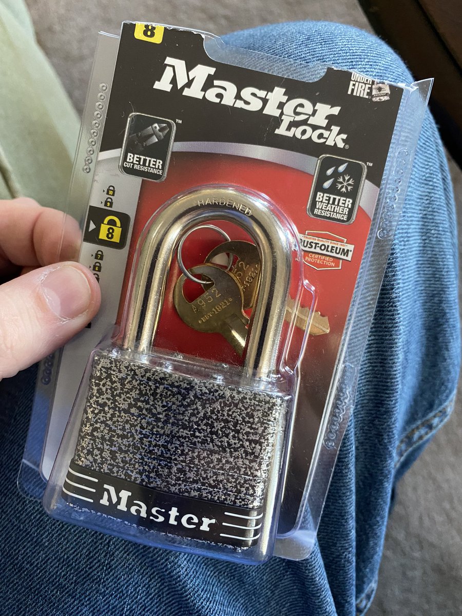 WRHoffmann1689's tweet photo. Just a heads up. A maximum security level 8 Master Lock could do better.  #lockpick #lockpicking #lockpickpastor @MasterLockUS https://t.co/bi1zDalxbE