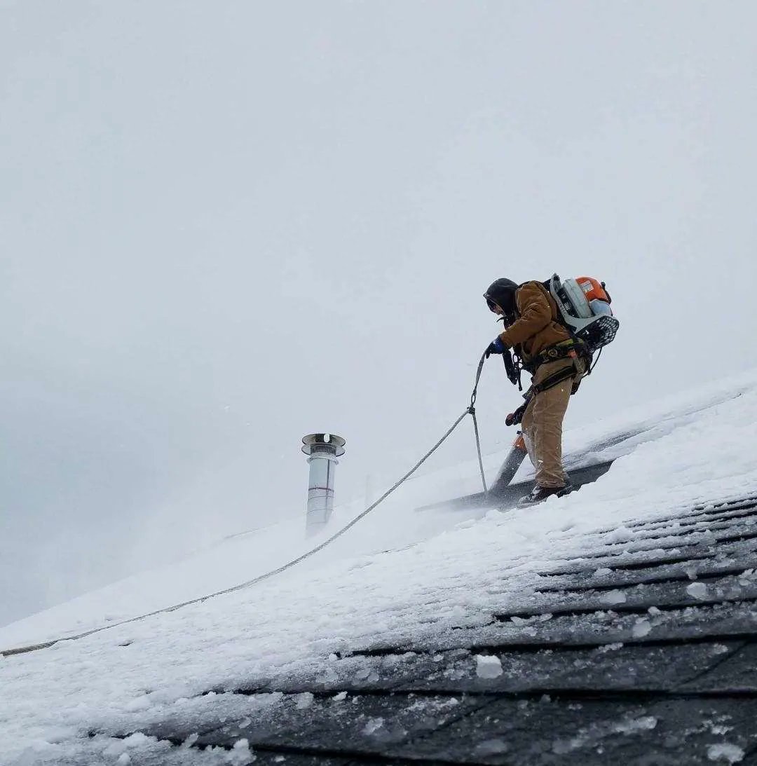 🏆 GreenSpark is honored to compete in the Intersolar North America &amp; Energy Storage North America #2022SolarGames today &amp; tomorrow! 

Join us in cheering on Brad McKean, Matt Peown, Zak Richards, &amp; Tony Gabel as they represent GreenSpark! 

Learn more: buff.ly/3rfW3tx